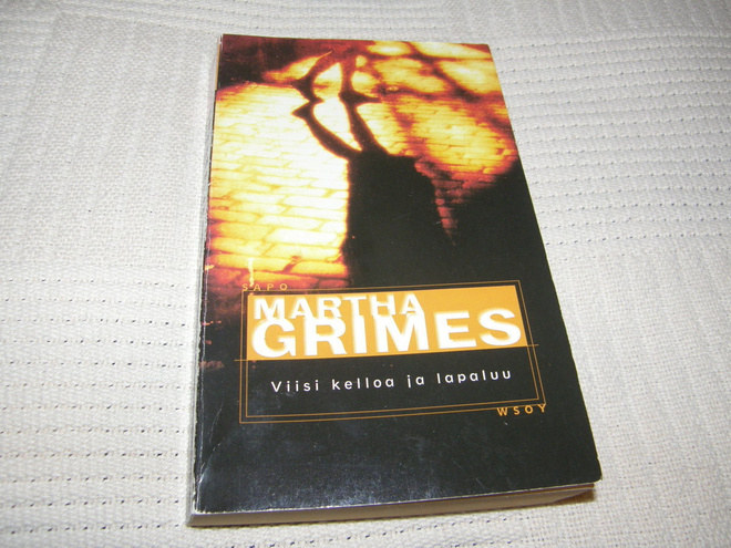 Martha Grimes Viisi kelloa ja lapaluu  -pok