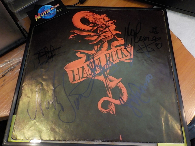 HANOI ROCKS NIMMARIT KUVASSA, KEHYSTETTY