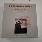 KARI HOTAKAINEN - JUOKSUHAUDANTIE ( Äänikirja ) - pikkukuva 1
