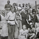 2 Valokuvaa Natsi Saksa Sotilas Maataloustyössä Oulu 1942 - pikkukuva 3