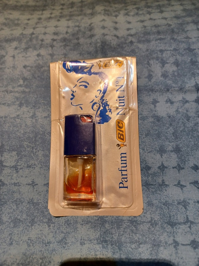 Bic Parfym avaamattomassa pakkauksessa