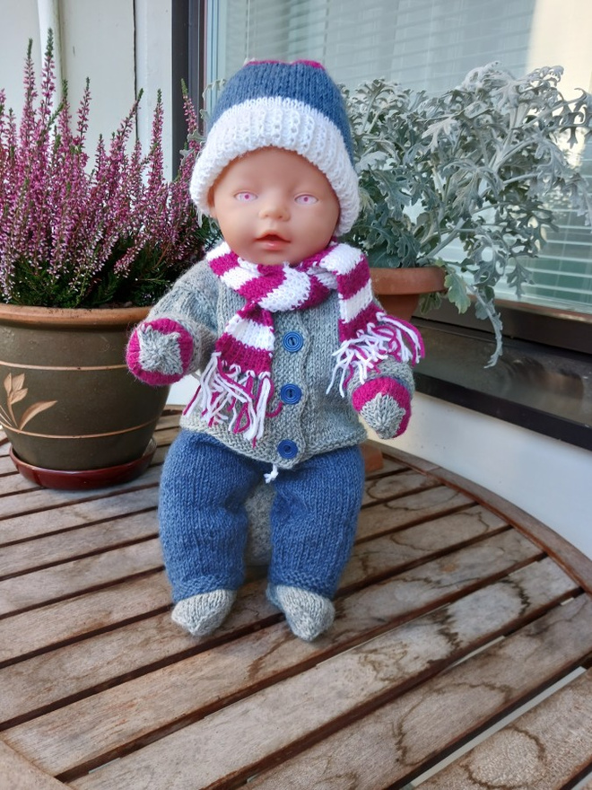 Neulepuku ja asusteet baby born nukelle.