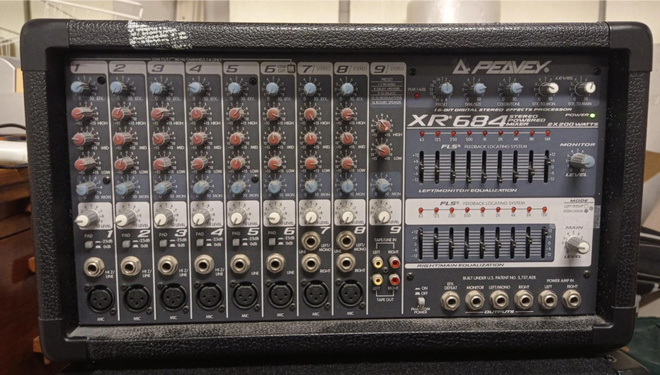 Peavey XR684 Powered Mixer