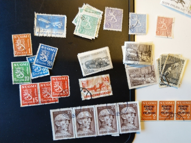 Suomalaisia postimerkkejä 35 g  1940-1990-luvuilta