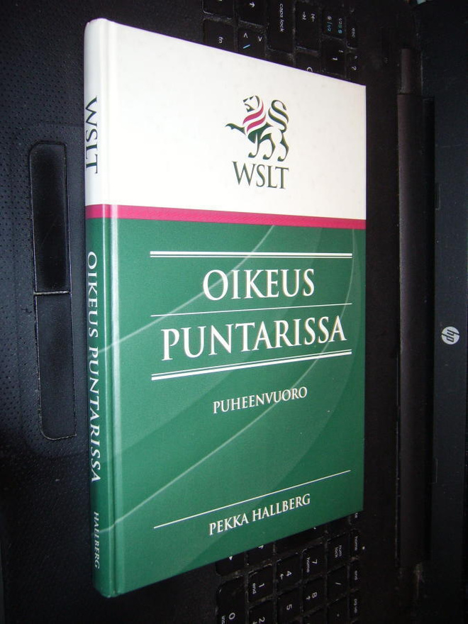 Pekka Hallberg : Oikeus puntarissa ( sis. postikulun )