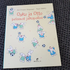 Osku ja Otto pelaavat jalkapalloa lastenkirja - pikkukuva 1