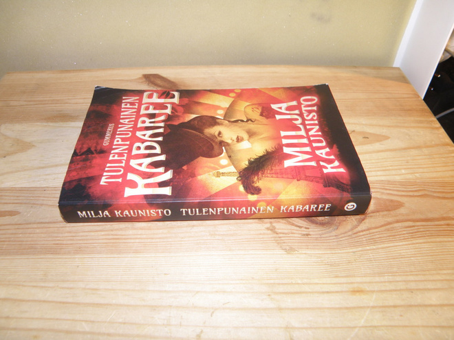 Milja Kaunisto Verenpunainen kabaree (nidottu)