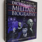 Alan Axelrod : The Macmillan dictionary of military biogr... - pikkukuva 1