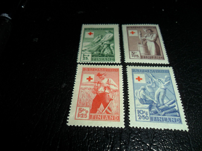LAPE 307--310 ** PUNAINEN RISTI VUODELTA1946 .VIRHETTÖMÄT