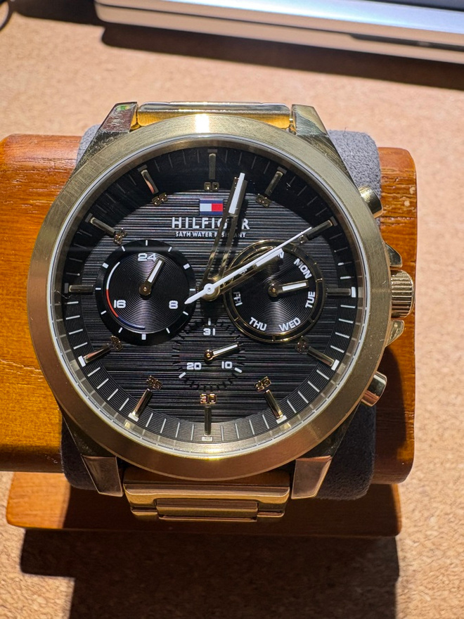 Tommy Hilfiger kullattu miesten rannekello – TH.486.1.34.349