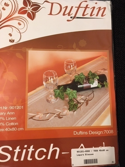 Kirjontapakkaus Kaunis puuvillapellavaliina