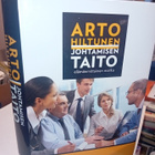 Arto Hiltunen JOHTAMISEN TAITO ( 1 p. 2011 ) Sis.pk:t - pikkukuva 1