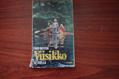 Enid Blyton: Viisikko retkellä (1974)
