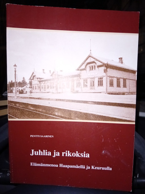 Saarinen : Juhlia ja rikoksia ( SIS POSTIKULU )