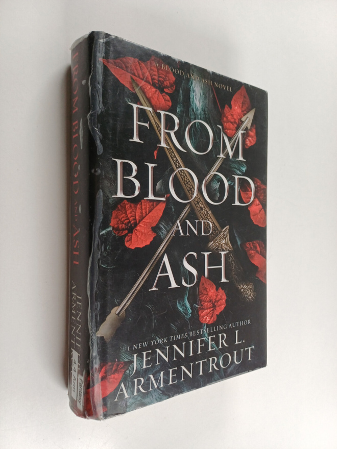 Jennifer L. Armentrout : From blood and ash