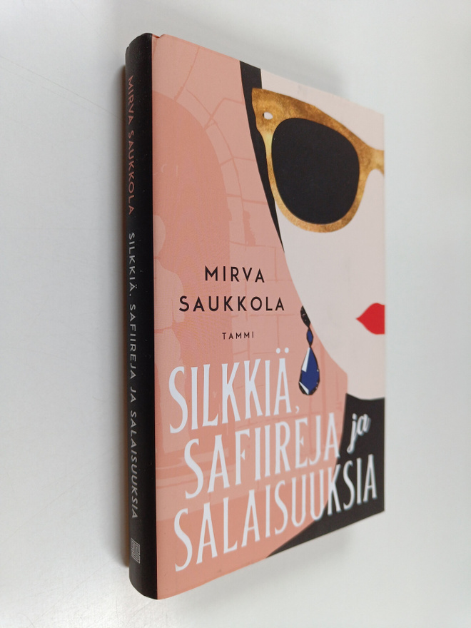 Mirva Saukkola : Silkkiä, safiireja ja salaisuuksia