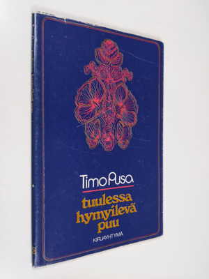 Timo Pusa : Tuulessa hymyilevä puu