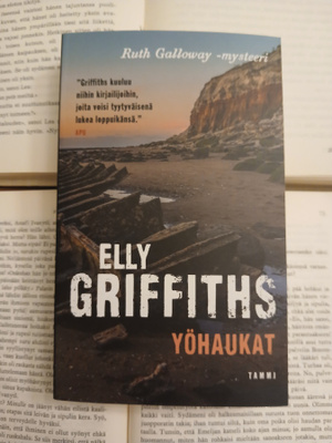 Elly Griffiths - Yöhaukat (pokkari)