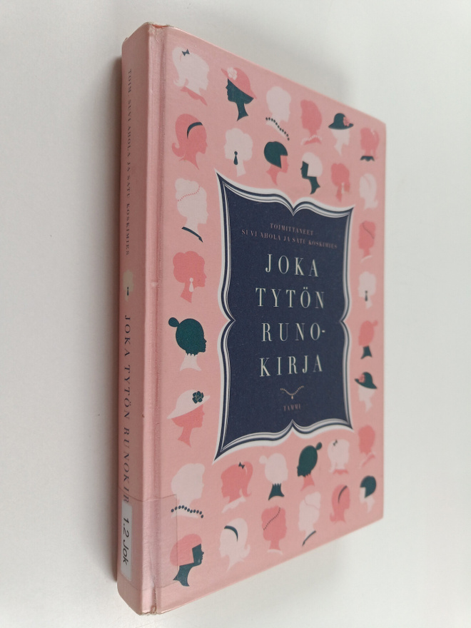 Joka tytön runokirja