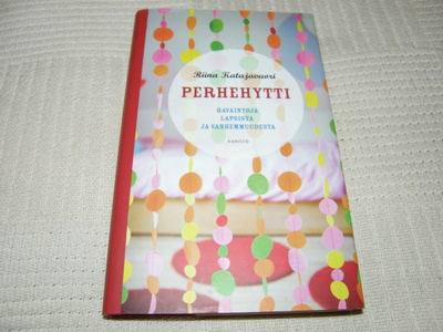 Riina Katajavuori Perhehytti   -sid