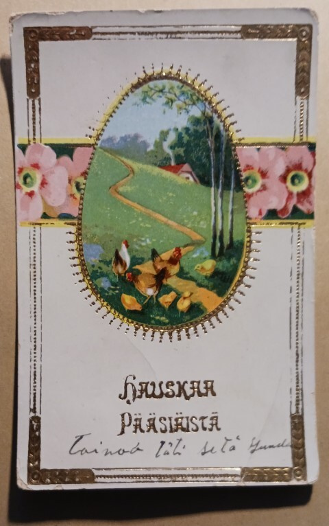 Munamaisemassa kanat ja tipuja, koristelu, kulk.