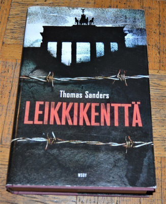 Thomas Sanders : Leikkikenttä