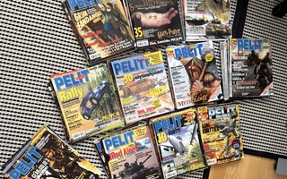 Vanhoja Pelit-lehtiä