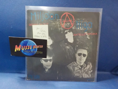 MILJOONALIIGA - DOWN JA OUT / SATELIITTIPOIKA M-/EX 7"