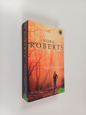 Nora Roberts : Jagad av lögnen