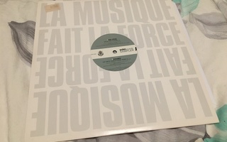 M: Solid Sounds Sampler 2011 12”