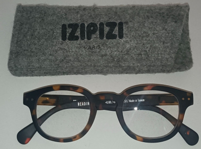 Izipizi Reading Tortoise Soft Lukulasit & Suojapussi
