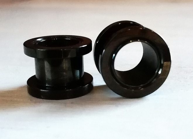 Korvakorut, tunneli 10 mm "Blacksteel" 2 kpl, kirurginteräs