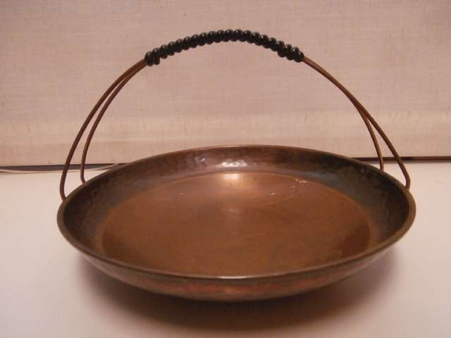 Kupariesine  1. Vanha pyöreä sangallinen tarjotin 1950-luku
