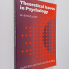 Sacha Bem : Theoretical issues in psychology : an introdu... - pikkukuva 1