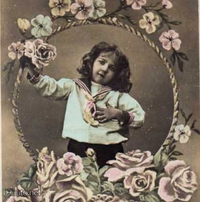 LAPSI / Tummahiuksinen pieni poika ja kukkakehys. 1900-l.