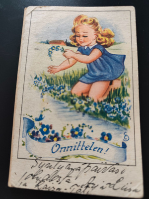 Vanha onnittelukortti Tyttö ja kukat 1940-luku