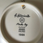 ARABIA SEINÄLAUTANEN A. Alariesto Nro.32 "onnelliset" Ø 12cm - pikkukuva 3