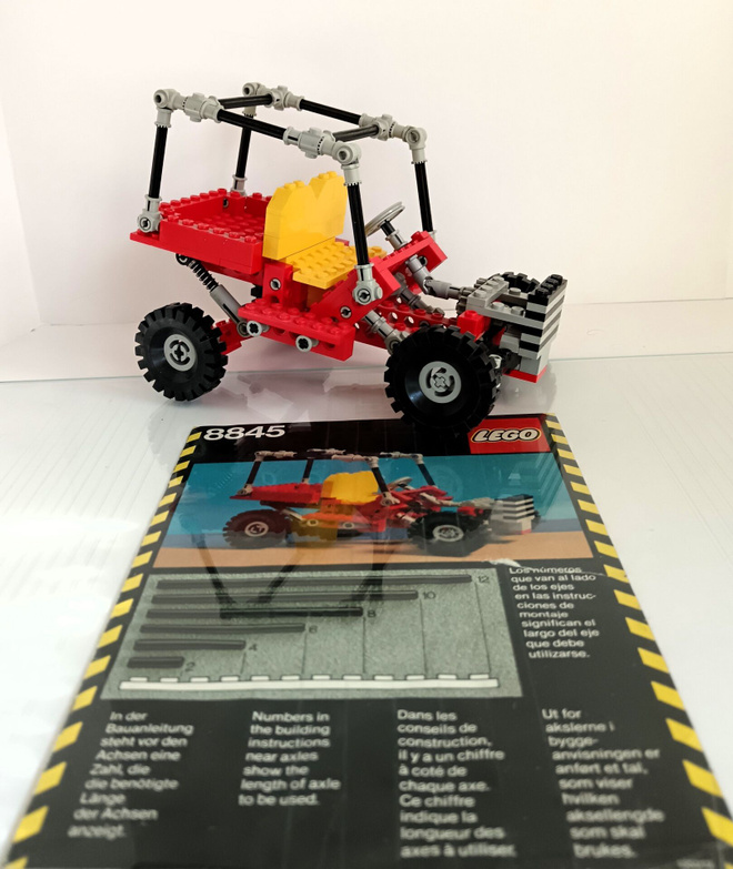 Lego technic 8845 Jeeppi vuosimallia 1981