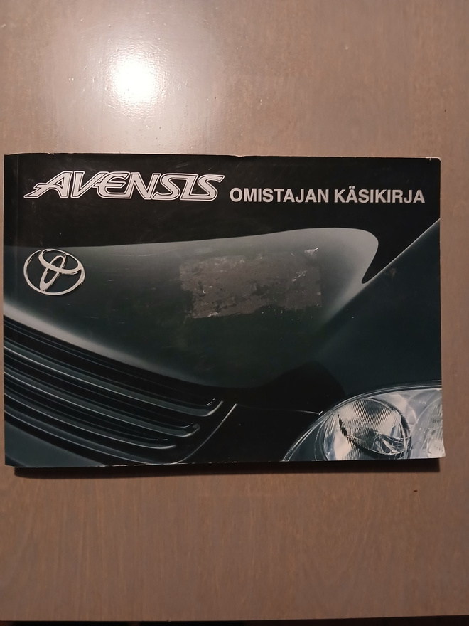 Toyota Avensis omistajan käsikirja