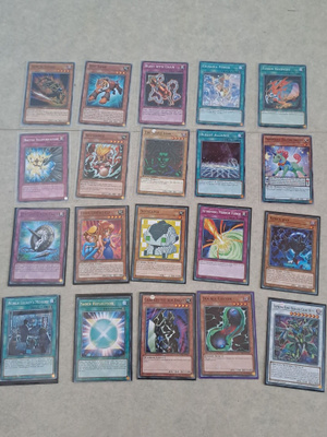 20 kpl Yu-Gi-Oh kortteja