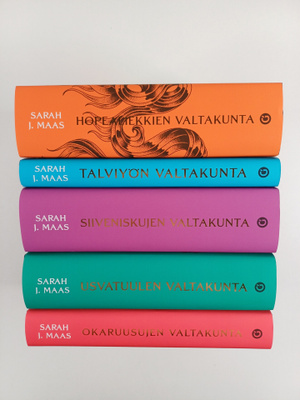 Sarah J. Maas : Valtakunta - sarja 1-5 (erikoispainos) ; ...