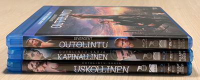 Veronica Roth: Divergent - outolintu Trilogia (2014-2016)