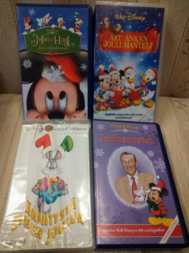 Joulu Walt Disney VHS-videokasetit 3kpl + WB 1kpl