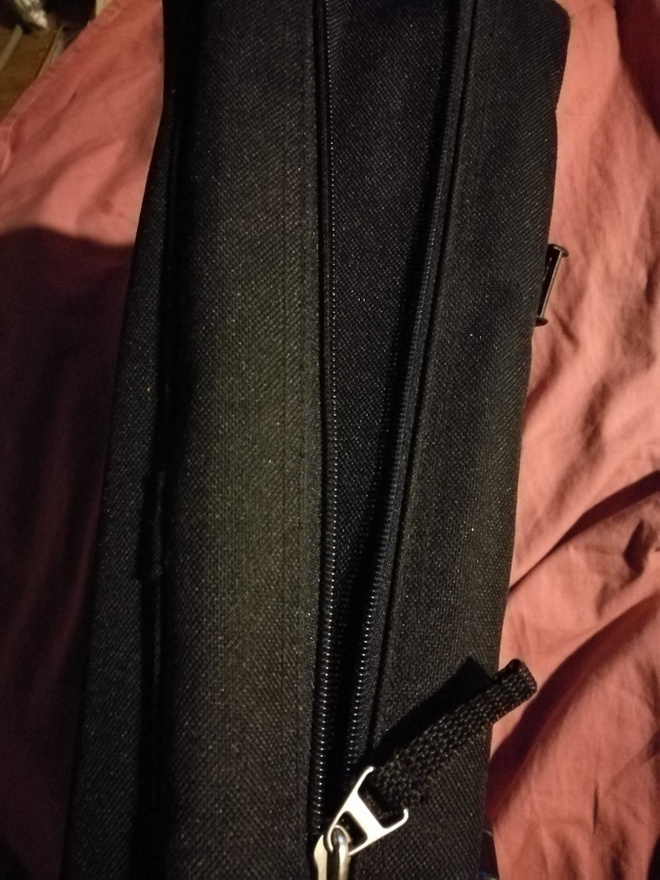 LG notebook ja toinen tietokonelaukku