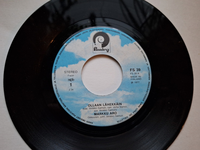 MARKKU ARO - OLLAAN LÄHEKKÄIN 7 " Single