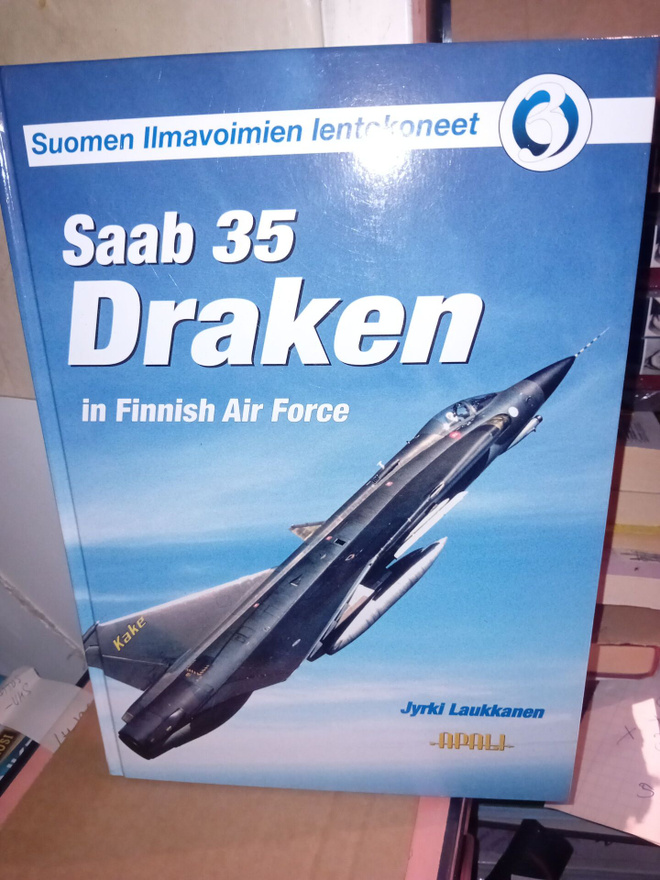 Suomen ilmavoimien lentokoneet  : Saab 35 Draken ( SIS POSTI