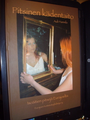 Auli Hannila : Pitsinen kädentaito ( 1 p. 2003 ) Sis. pk