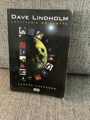DAVE LINDHOLM:LEVYTYKSIÄ 30 VUOTTA (LAMPPU LAAMANEN)