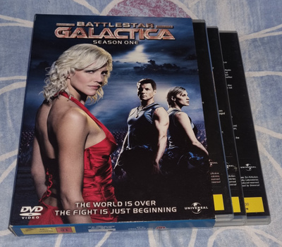 DVD Galactica season one. Yksi levy uupuu