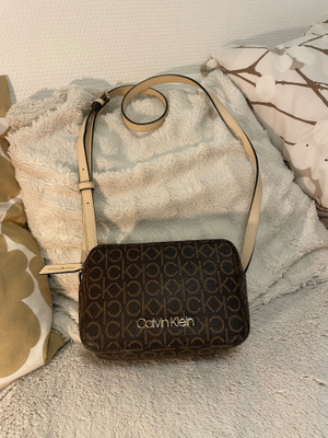 Calvin Klein olkalaukku